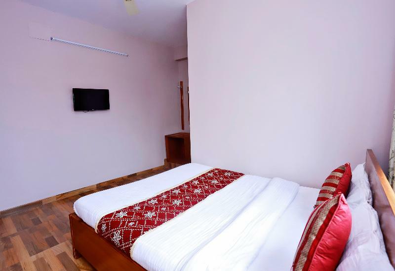 Oyo 575 Api Suites Pokhara Exterior foto