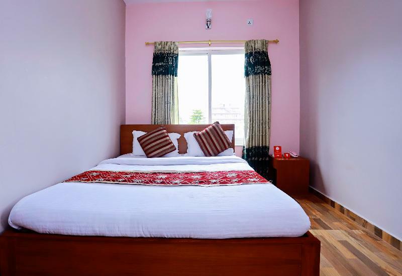 Oyo 575 Api Suites Pokhara Exterior foto