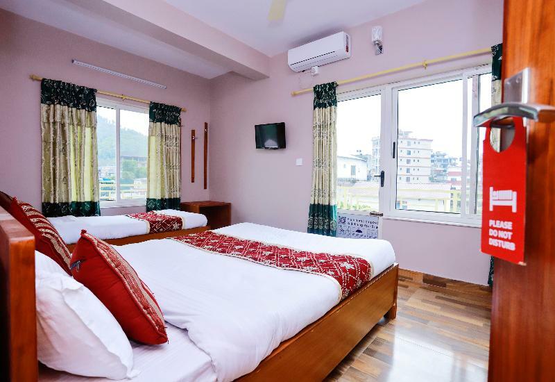 Oyo 575 Api Suites Pokhara Exterior foto