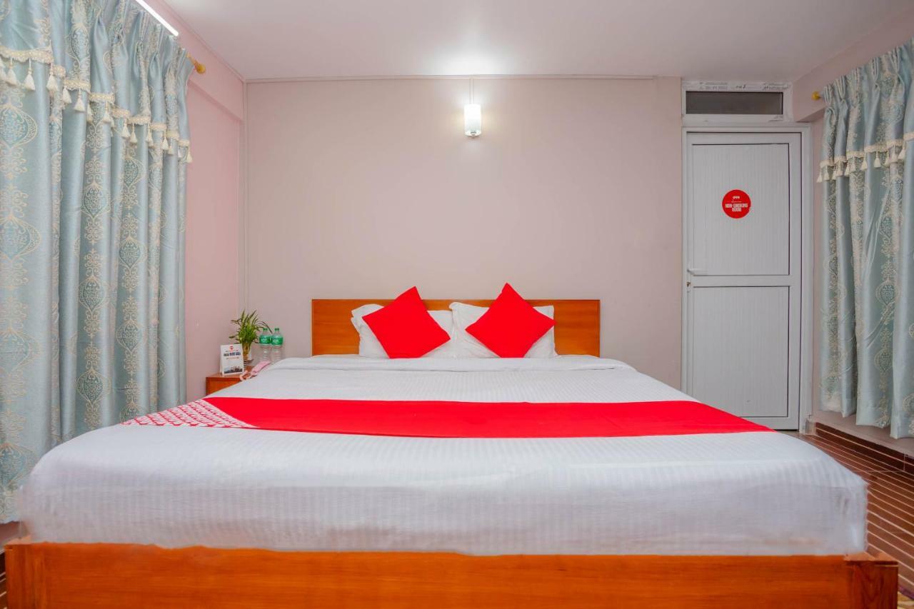 Oyo 575 Api Suites Pokhara Exterior foto