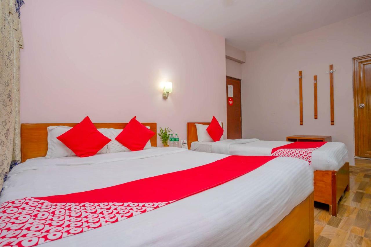 Oyo 575 Api Suites Pokhara Exterior foto