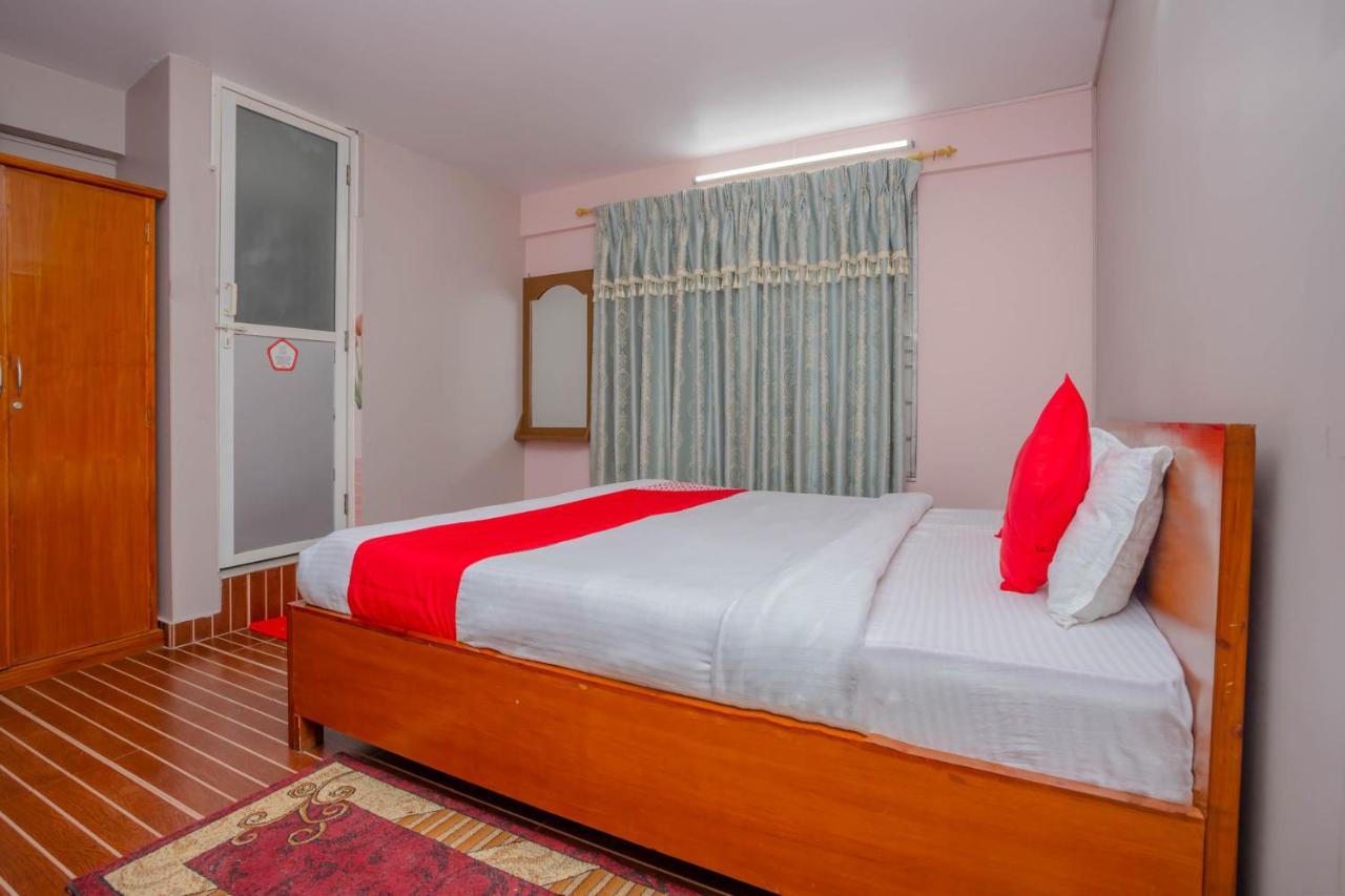 Oyo 575 Api Suites Pokhara Exterior foto